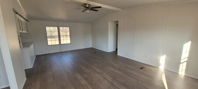 Building Photo - 120 Linda Sue Ln