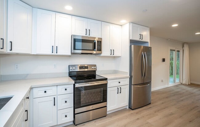 Building Photo - Updated Gig Harbor Duplex with Outdoor Space