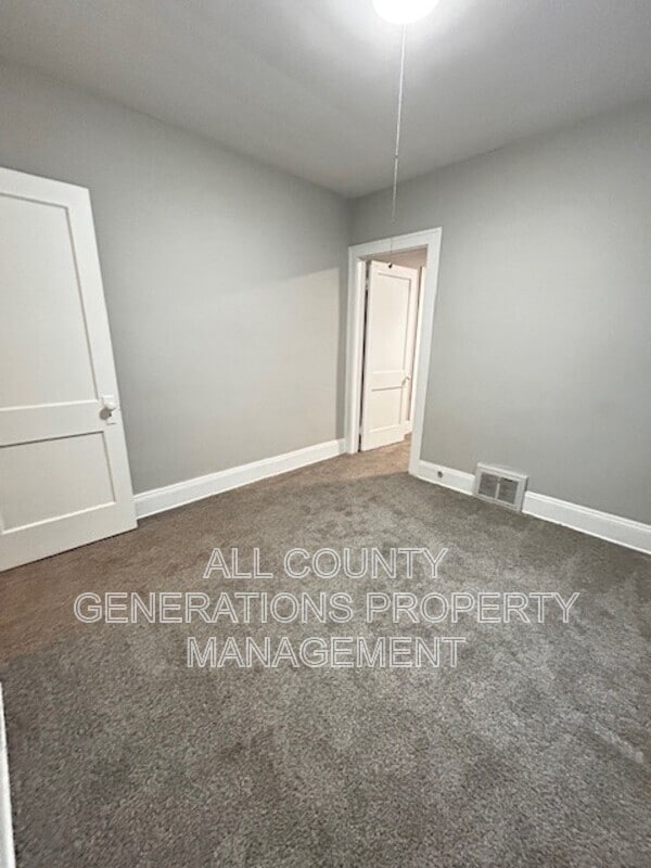 Building Photo - 9612 Lamontier Ave