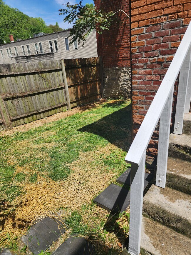 Private backyard - 2153 Loth St