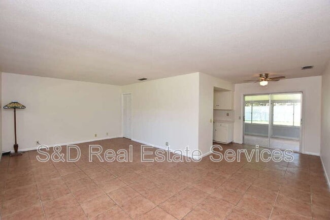 Building Photo - 204 Chaucer Ln