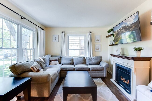 Building Photo - 3020 Maryland Ave S