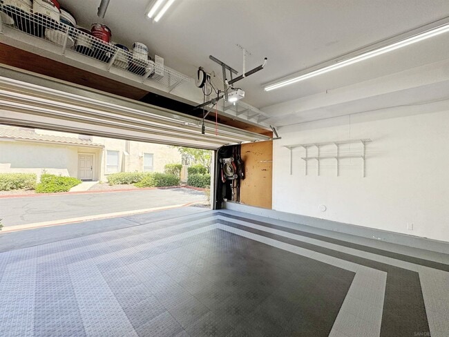 Building Photo - 2204 Lago Ventana
