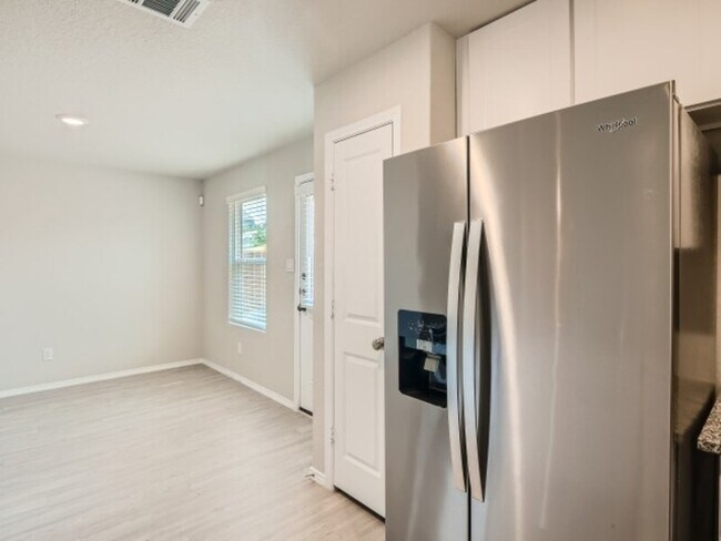 Building Photo - 15011 Dorset Wheel