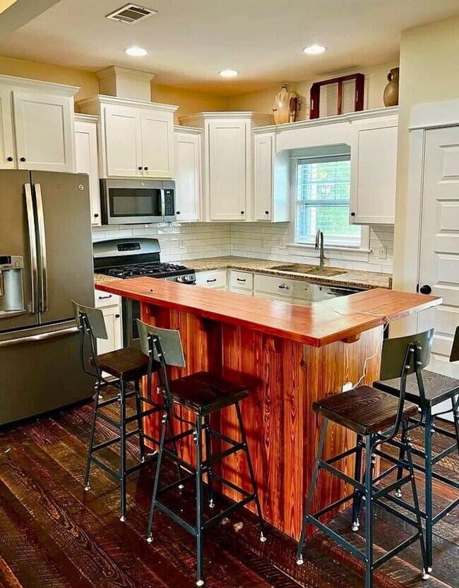 Building Photo - 3/2 updated home with amenities