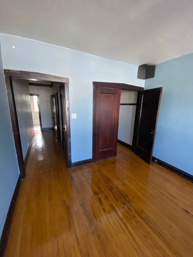 Building Photo - 4310 N Pulaski Rd