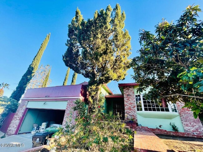 Primary Photo - 17208 Braxton St