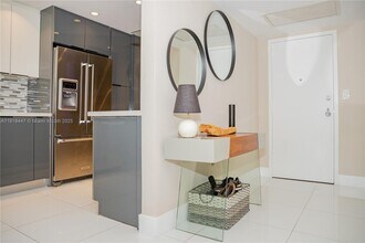 Building Photo - 3375 N Country Club Dr