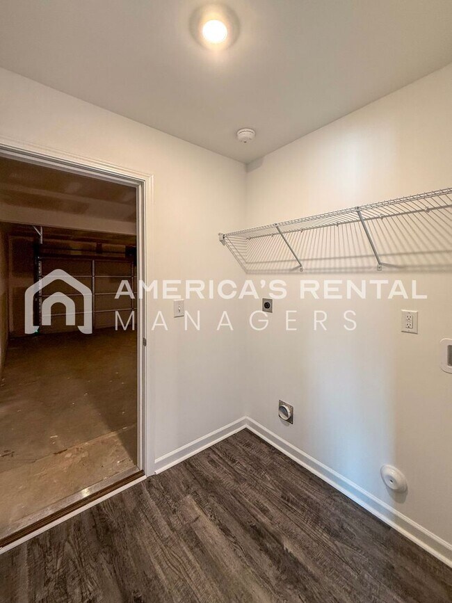 Building Photo - 651 Antler Wy