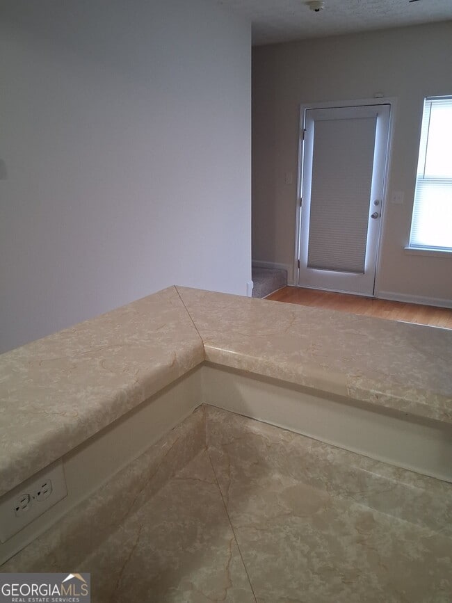 Building Photo - 6208 Ellenwood Dr