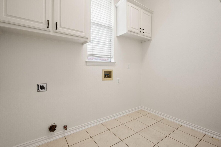 Building Photo - 4512 Crown Ridge Dr