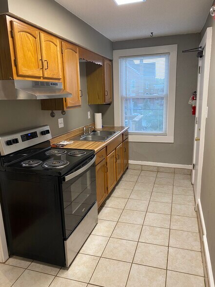 Kitchen with new range and hood - 919 Massachusetts St
