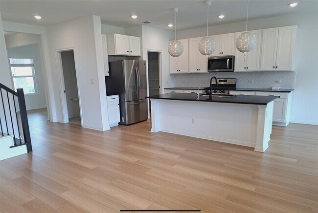Building Photo - 2633 Danbury Ln