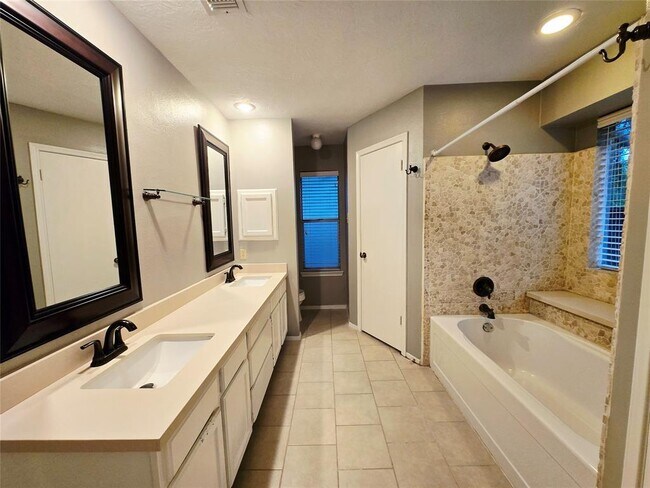 Building Photo - 2903 Avanti Dr