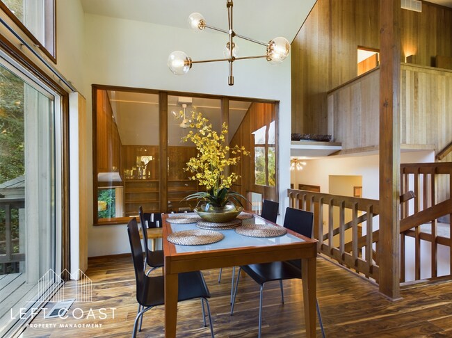 Building Photo - 132 Salishan Dr