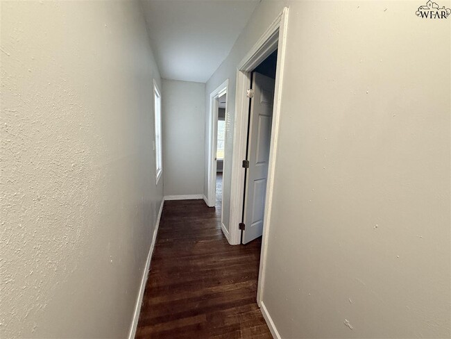Building Photo - 2408 Wedgewood Ave