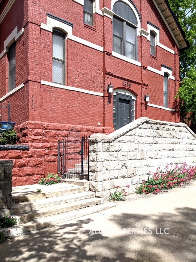 Building Photo - 3233 Osage St
