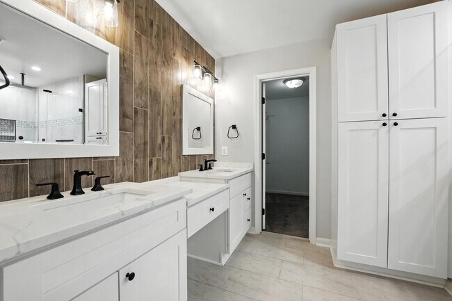 Building Photo - 11109 Ravine Dr