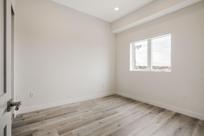 Building Photo - 3308 Mentone Ave