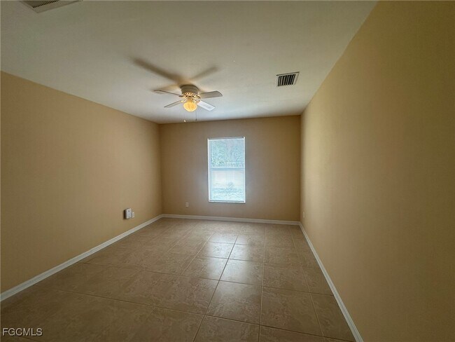 Building Photo - 2125 NE 9th Ave