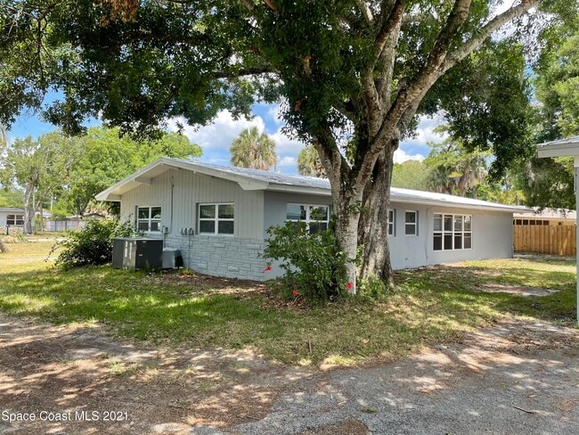 Building Photo - 296 Woodland Dr