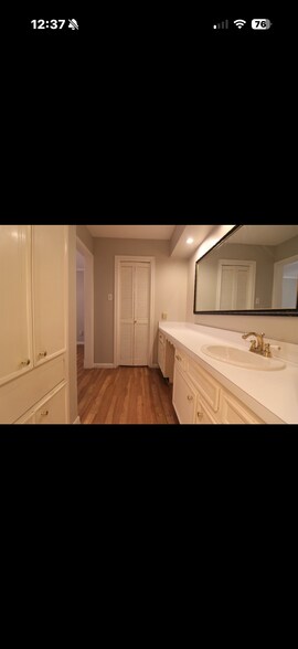Building Photo - 2727 Briarhurst Dr