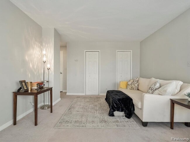 Building Photo - 8900 E Jefferson Ave