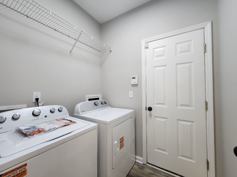 Building Photo - 383 Castleton Cir