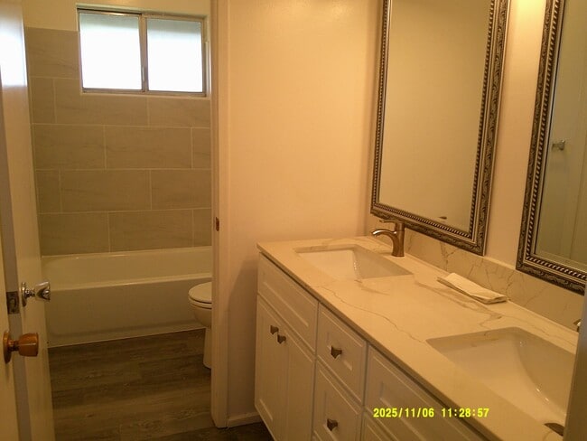 Building Photo - 390 S Almond St