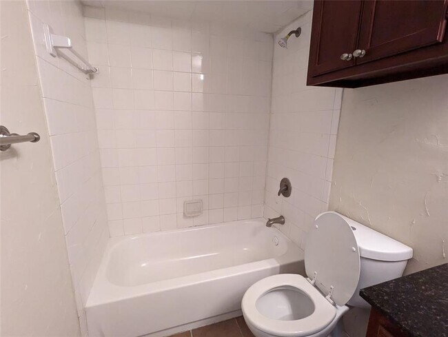 Building Photo - 7431 Holly Hill Dr