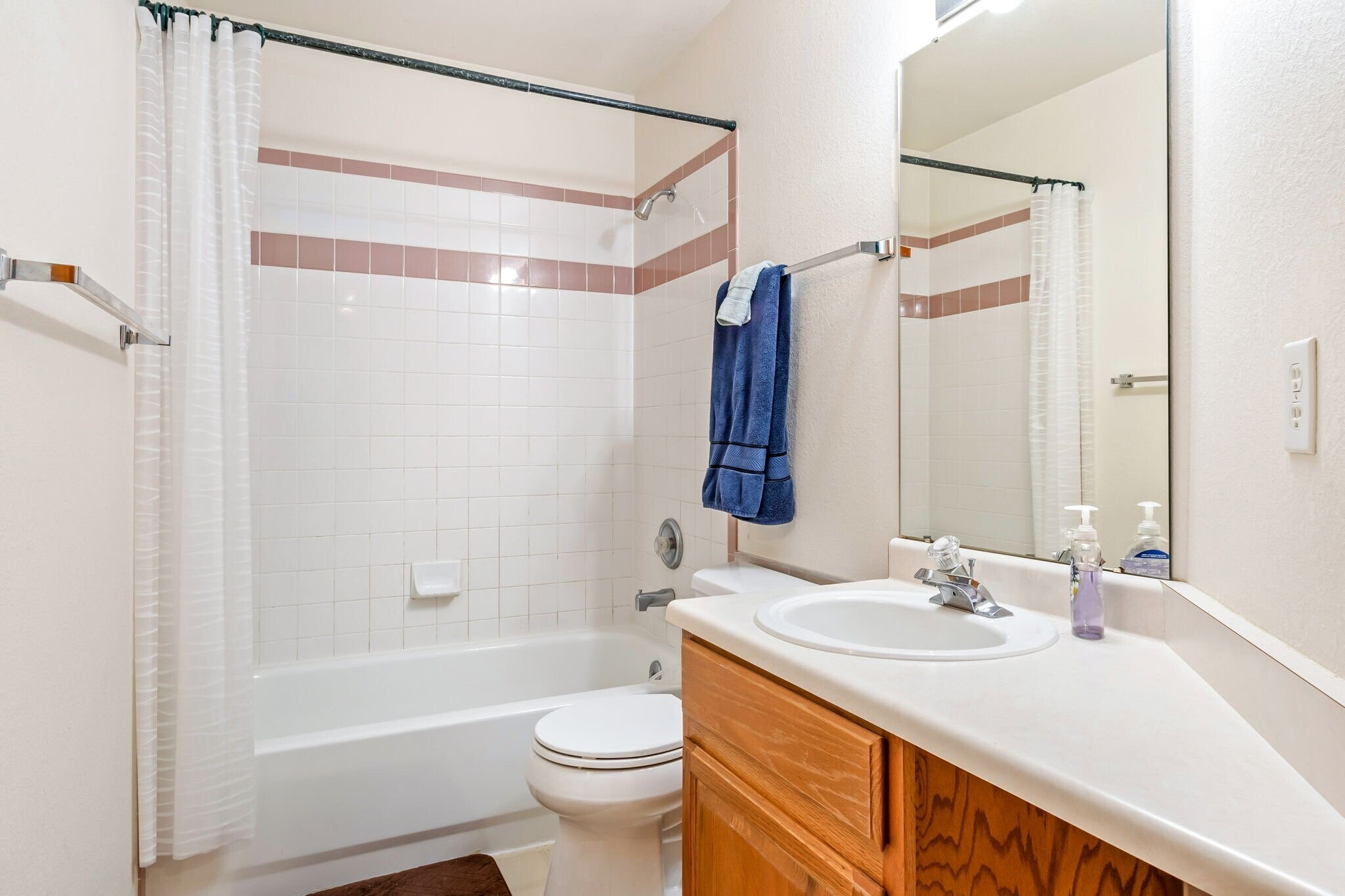 Building Photo - 3761 Bromley Dr