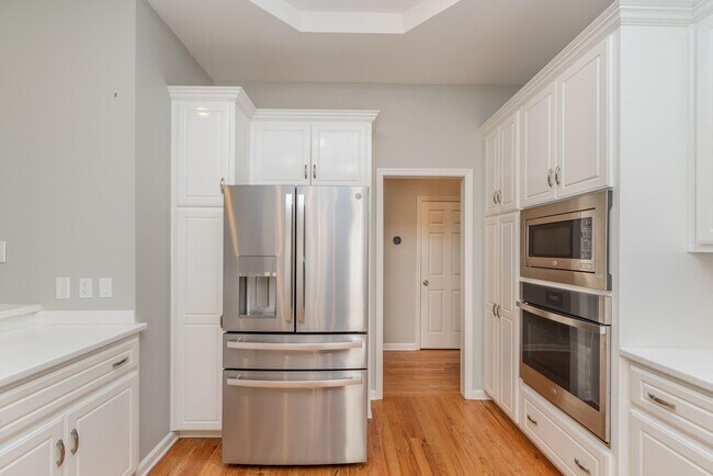 Building Photo - 3169 Glenview Dr
