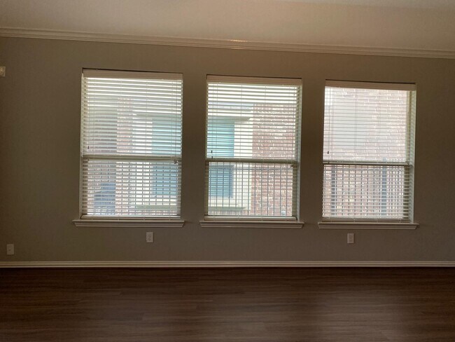 Building Photo - 42 Black Swan Ct