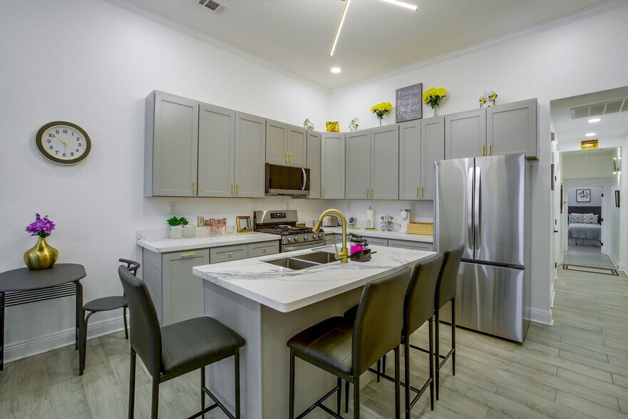 Building Photo - 2711 Baronne St