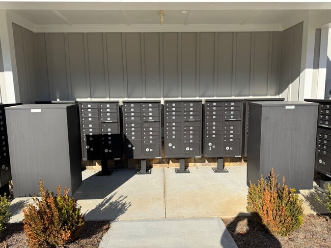 Building Photo - Modern 5 Bed Home with Open Layout, Tankless Water Heater, EV-Ready Garage, and Community Amenities