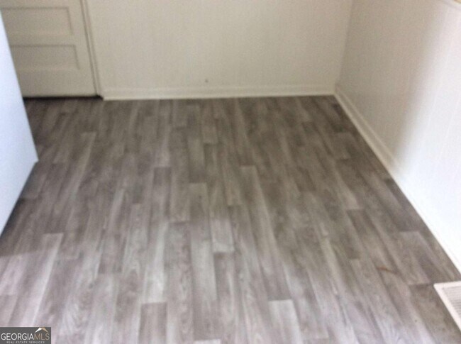 Building Photo - 105 E Mimosa Dr