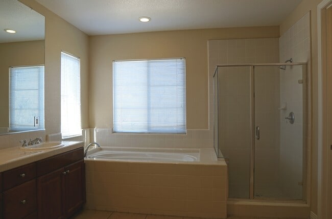 Building Photo - 35579 Domani Dr