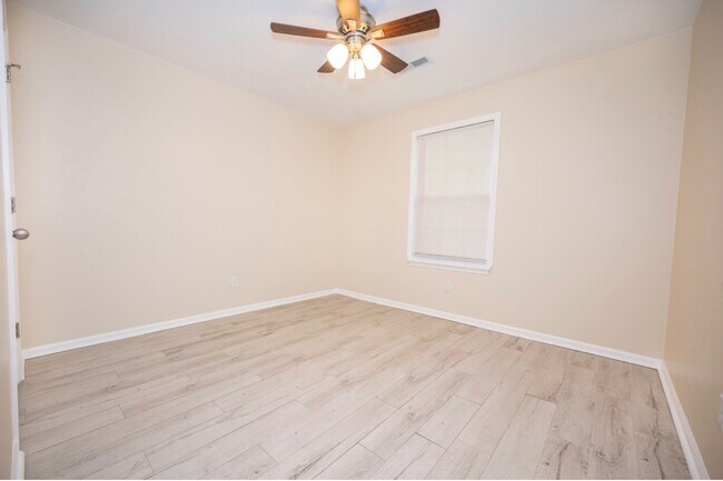 Building Photo - 1782 Dogwood Rd
