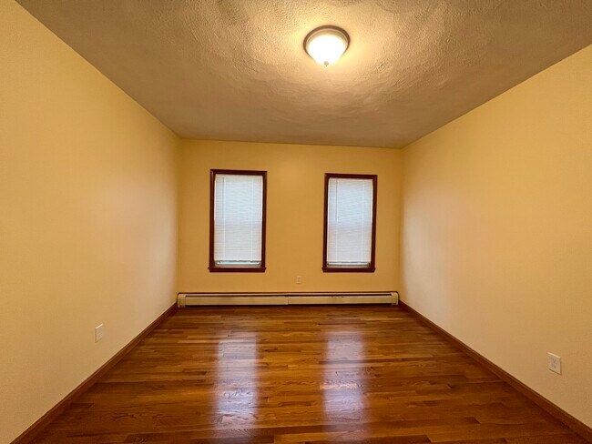 Building Photo - 225 Holland St