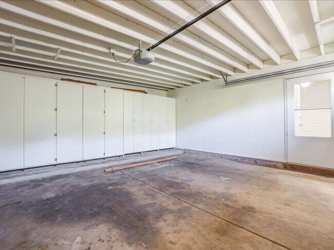 Building Photo - Enjoy stunning Catalina Mountain views fro...