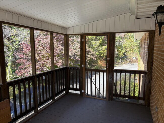 Building Photo - Great Family Home for Rent in Henderson County!