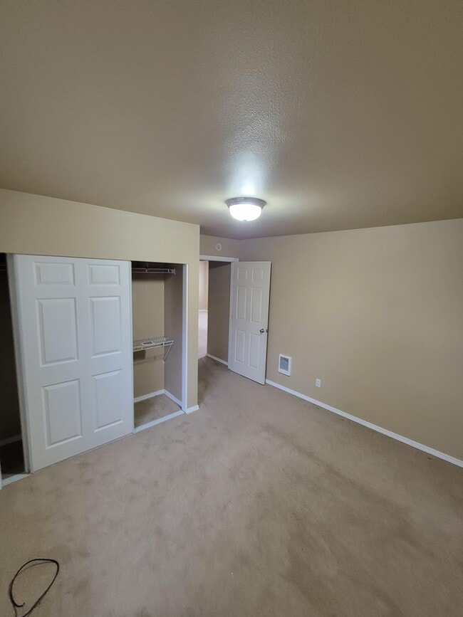 Building Photo - 2201 Union Ave NE