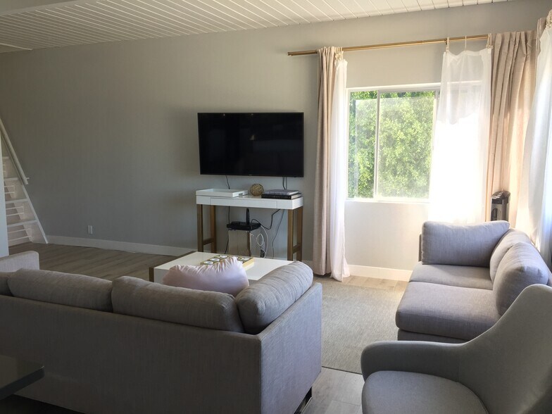 Living - 31501 Burnside Pl