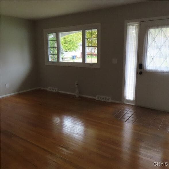 Building Photo - 7843 Glenwood Dr N