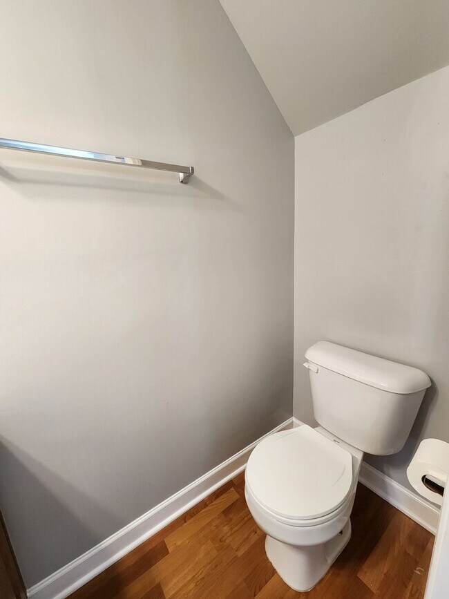 Building Photo - 2 Bedroom Condo in Midwood