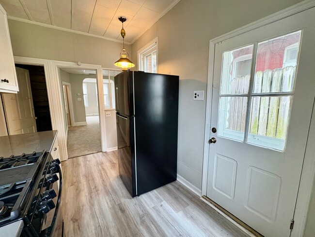 Building Photo - 2 Bedroom 1 Bathroom in York!