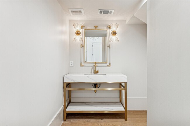 Building Photo - 7203 Tickner St