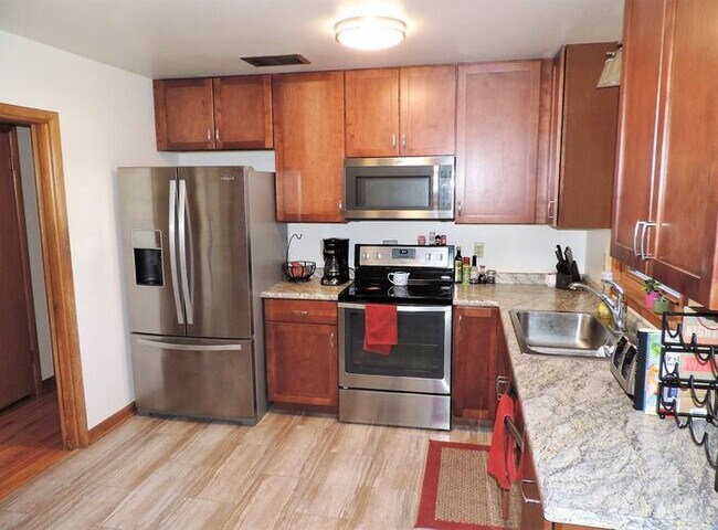 Building Photo - $2,200 | 3 Bedroom, 3 Bathroom House | Pet Friendly* | Available for August 1st, 2026 Move In!