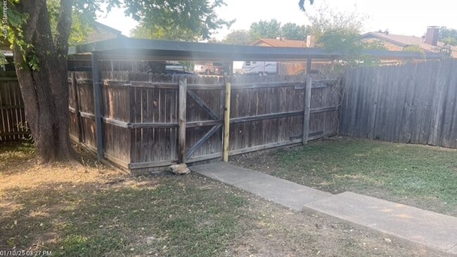 Building Photo - 2702 Westchester Dr