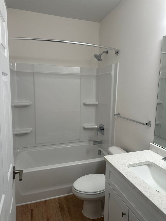 Building Photo - Beautiful Brand New Three Bedroom Apartment!